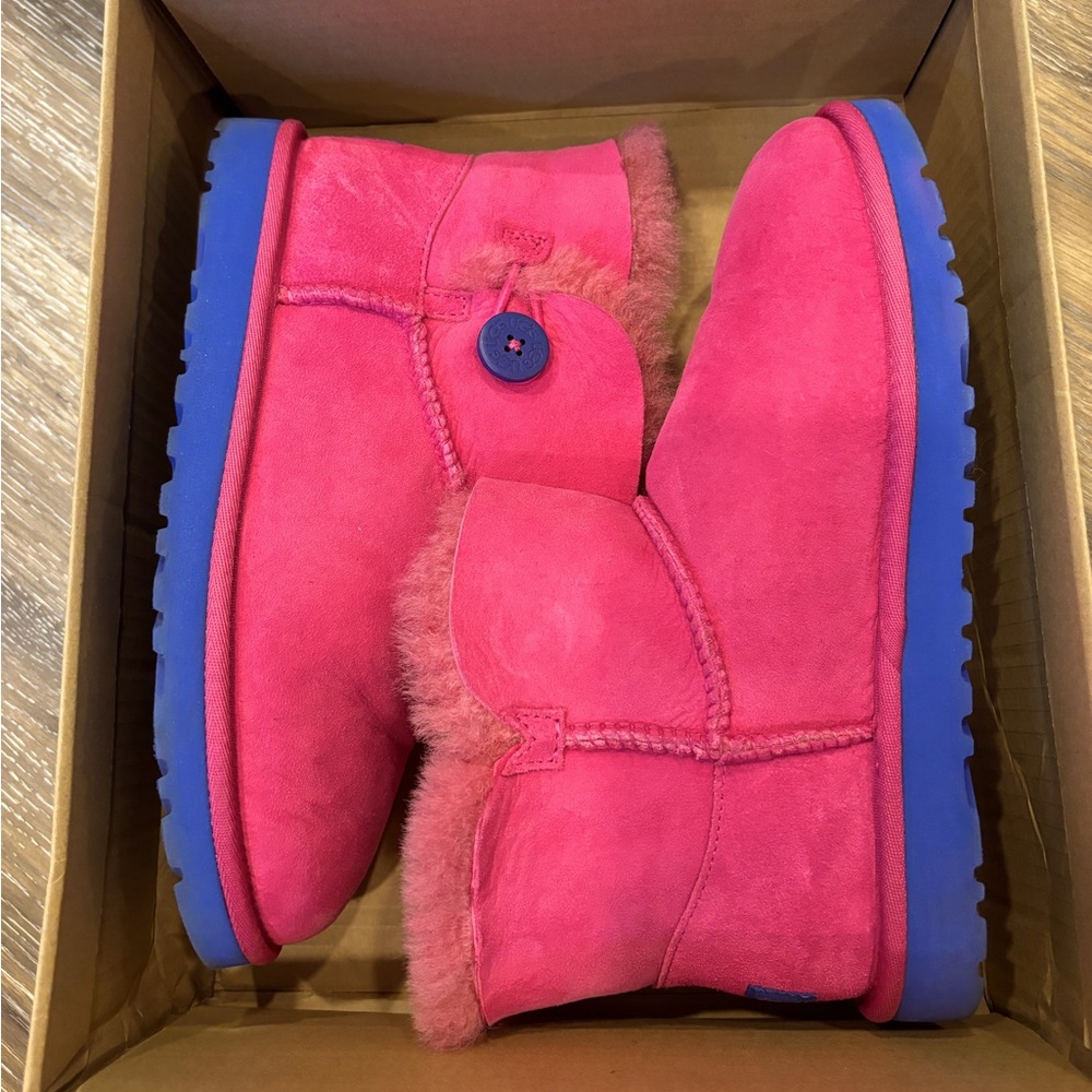 Barely worn hot pink button UGGS